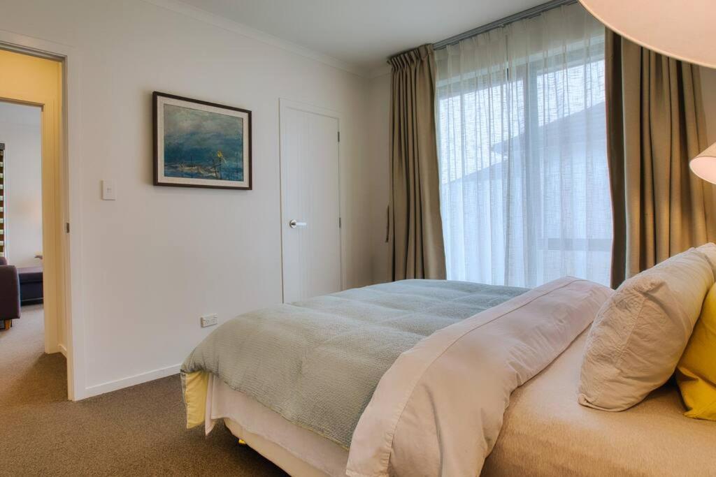 Cozy Retreat On Serene Street Hamilton Zewnętrze zdjęcie
